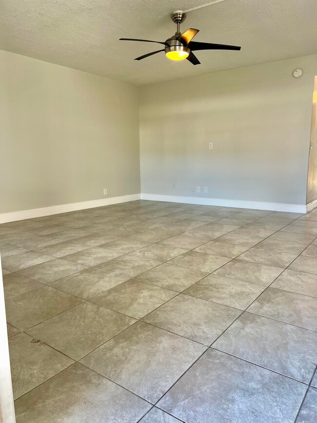 Foto del edificio - 150 Burgandy Way