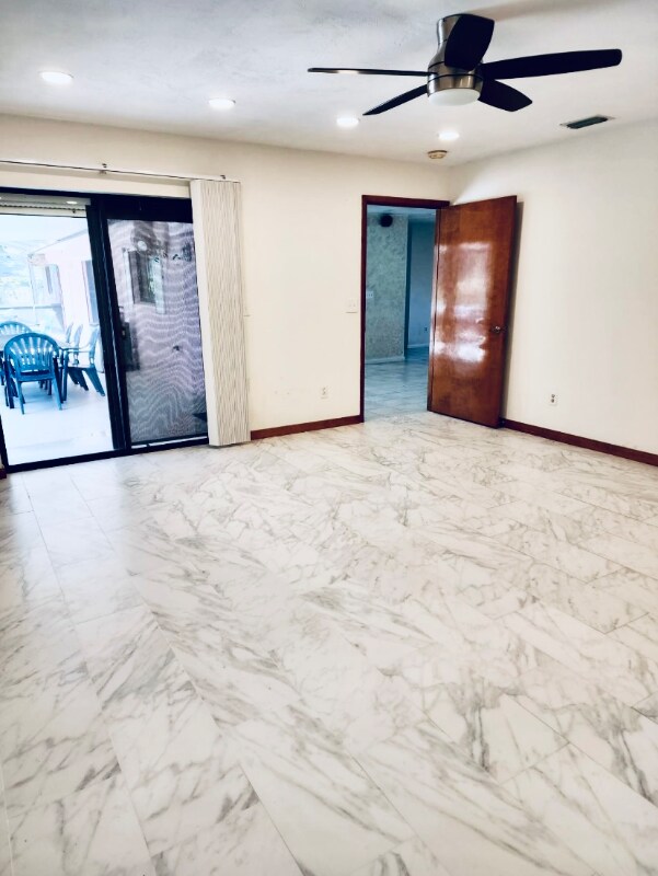 Foto del edificio - 55 Bay Harbour Dr