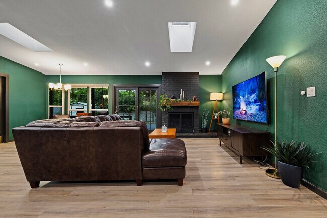 Building Photo - 4802 Oldfort Hill Dr