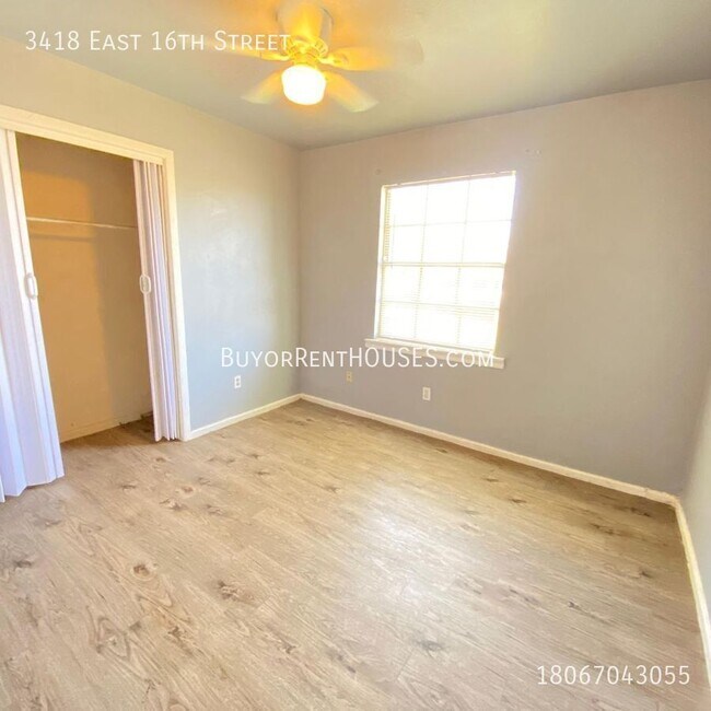 Foto del edificio - 3418 E 16th St