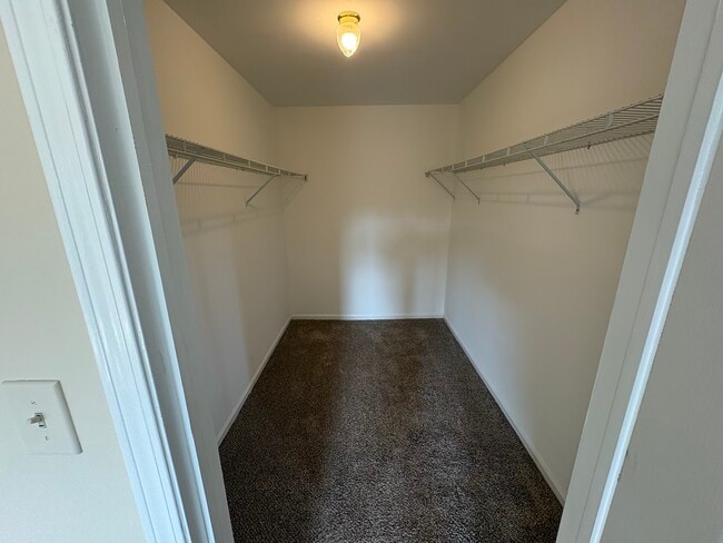 Building Photo - 7 Timber Ridge Dr