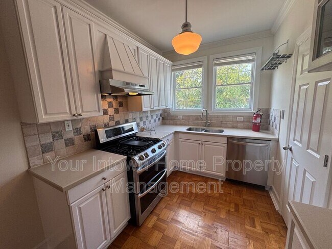Building Photo - 872 Briarcliff Rd NE