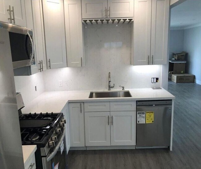 Foto del edificio - 10607 Ashton Ave