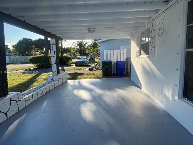 Building Photo - 6881 SW 6th St