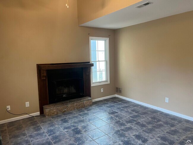 Building Photo - 304 Birch Ln