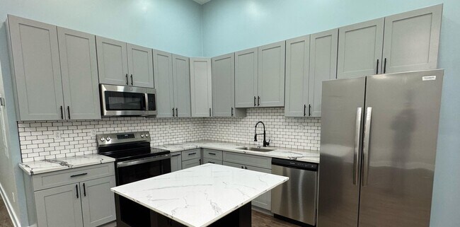 Foto del edificio - 319 E Main St