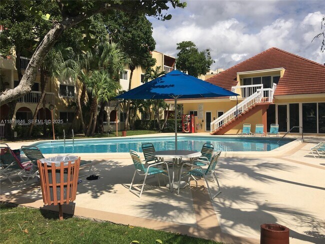 Foto del edificio - 7815 Camino Real