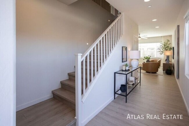 Building Photo - 2368 N 79th Pl