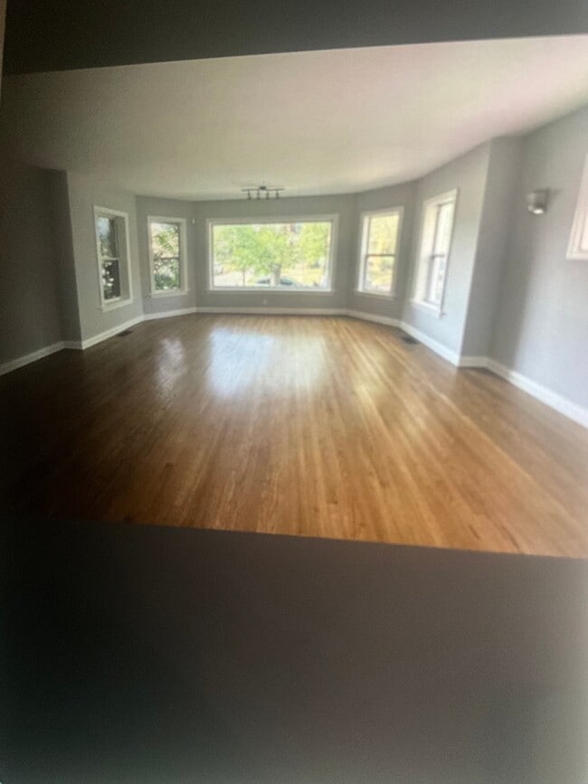 Foto del edificio - 7847 S Bennett Ave
