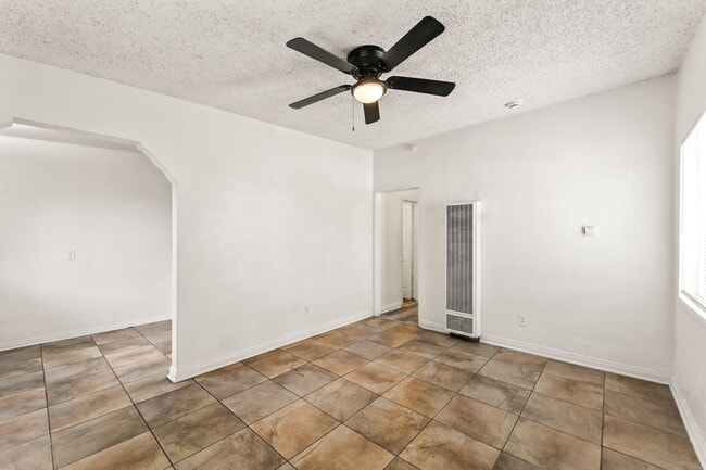 Building Photo - 709 E 108th St