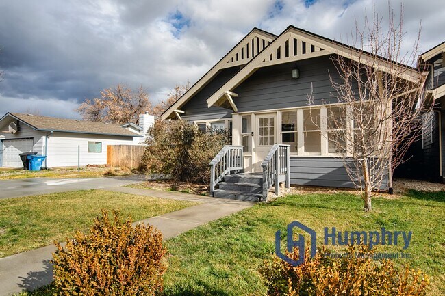 Building Photo - Charming home within walking distance to the greenbelt.