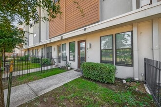 Building Photo - 2401 Crawford St