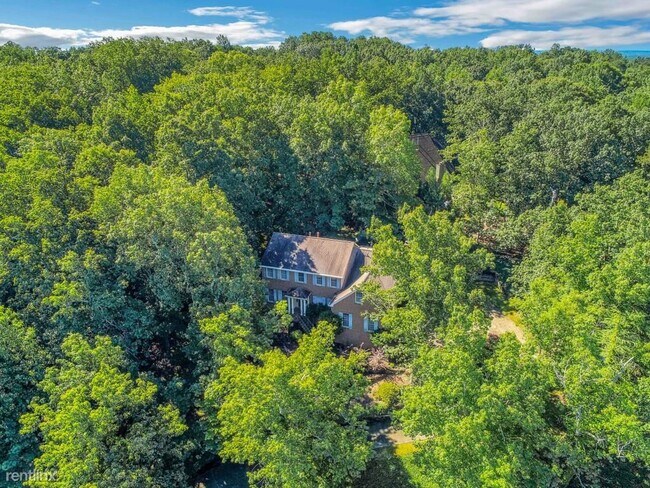 Building Photo - 5 br, 3 bath House - 9305 Delft Way
