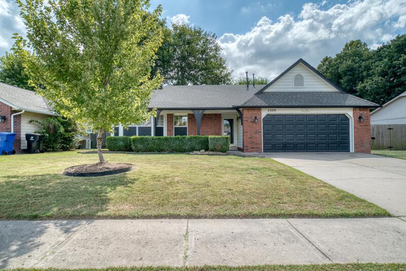 Primary Photo - 2209 W Quinton St