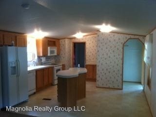 Building Photo - 3852 VFW Rd