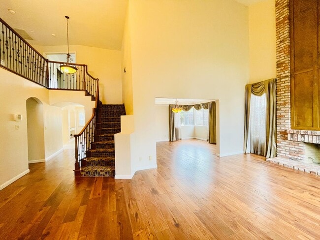 Foto del edificio - Beautiful 4 Bed 3 Bath + Huge Bonus Room A...