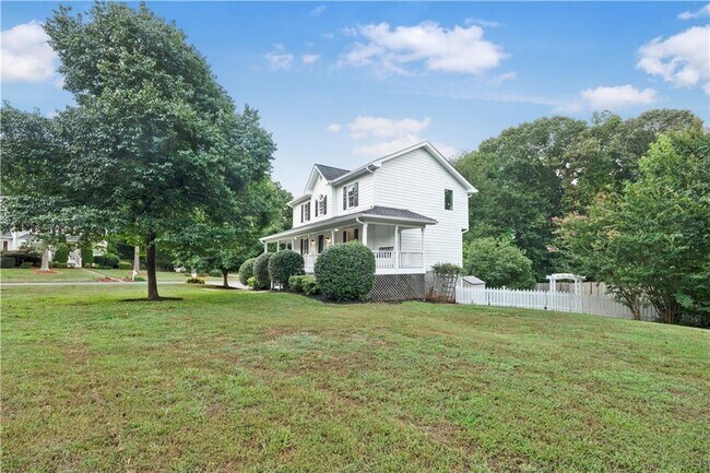 Foto del edificio - 328 Deerwood Dr