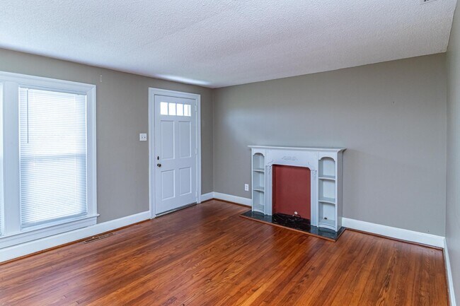 Foto del edificio - ADORABLE 2 BR | 1 BA Home in LaGrange - La...