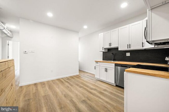Foto del edificio - 5227 Chancellor St