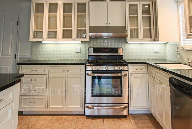 Building Photo - 655 Carlisle Way