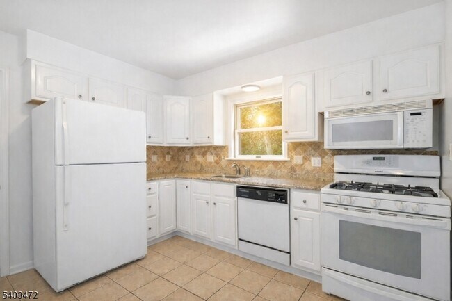 Foto del edificio - 92 Arbor Dr