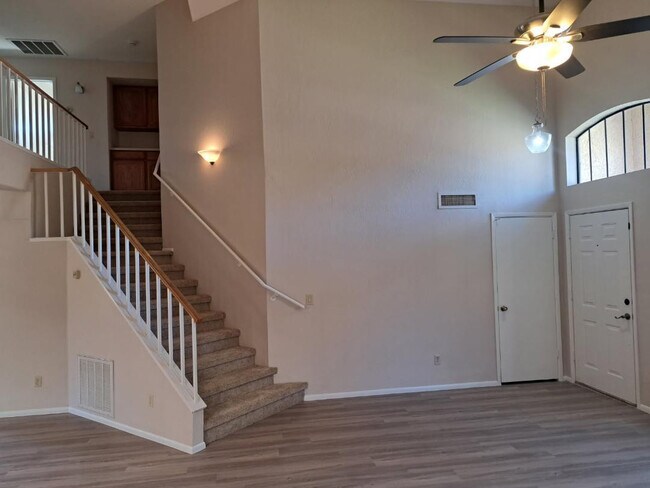 Foto del edificio - 1443 E Vaughn Ave