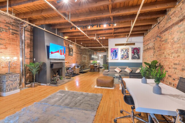 Photo du bâtiment - 7 Rue Notre-Dame Ouest-SI FL3-ID1602038P