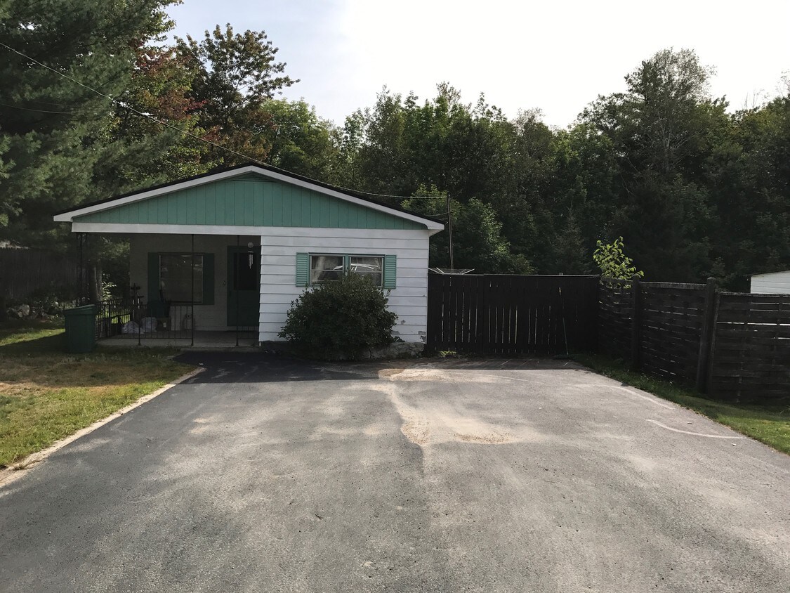 24 Ray St Unit 1, Gorham, NH 03581 Room for Rent in Gorham, NH