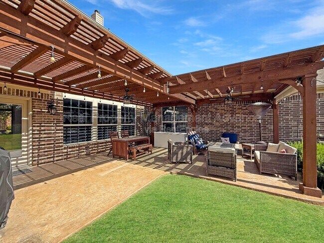 Building Photo - 801 Renault Way