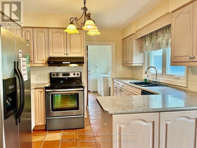 Building Photo - 26 Manorcrest Dr