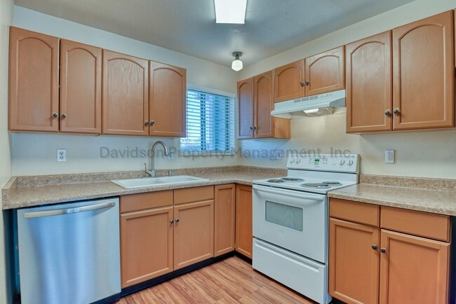 Building Photo - Cute 2-Bedroom Townhouse In Southwest Colorado Springs