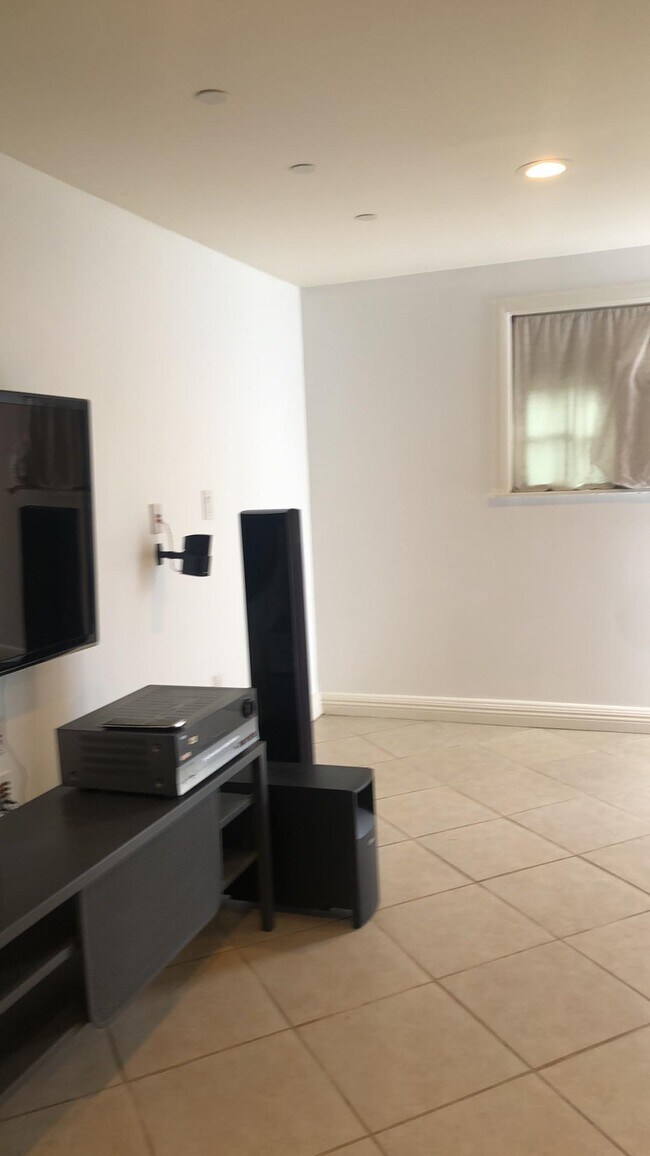 entertainment area - 317 Porter St