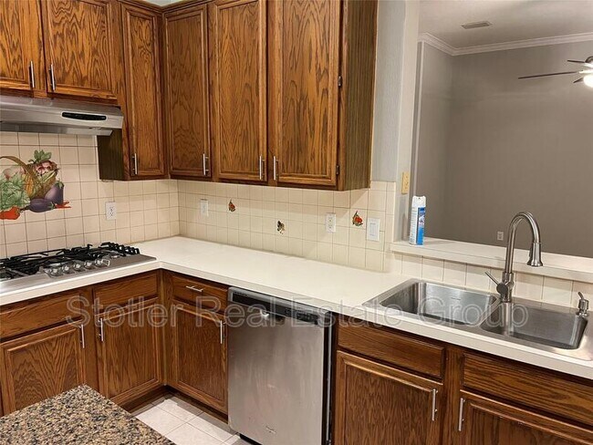 Foto del edificio - 829 Ash Grove Ln