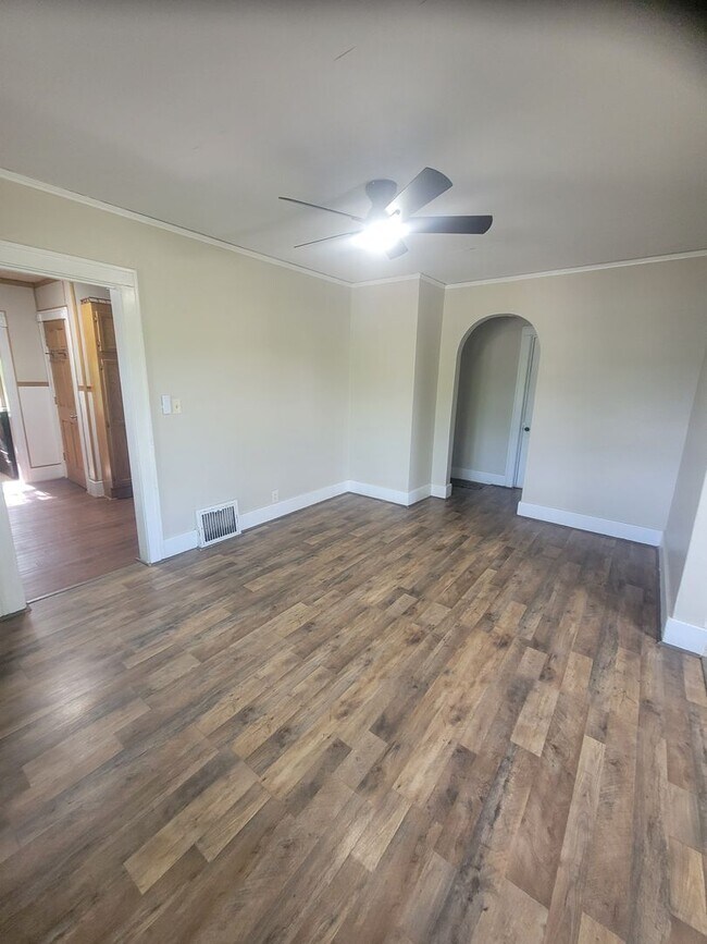 Building Photo - Available E Peoria 3BR/1BA w/Garage