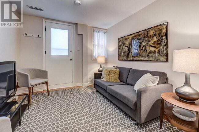 Photo du bâtiment - 407 Woodbine Ave