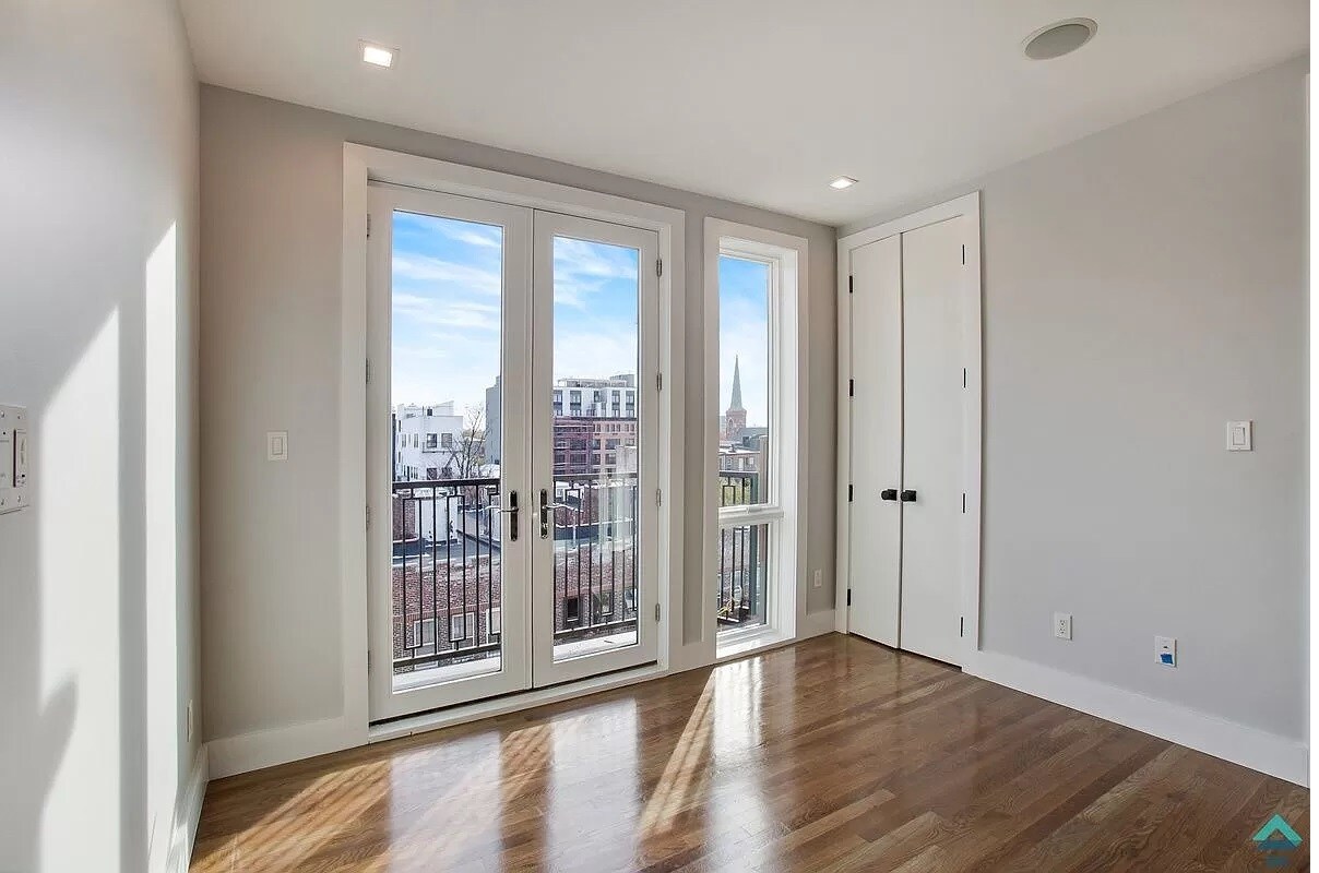 Primary Photo - 70 Bushwick Ave