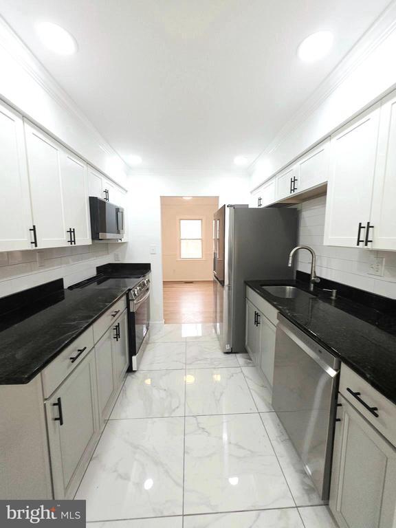 Foto del edificio - 12817 Lampton Ln