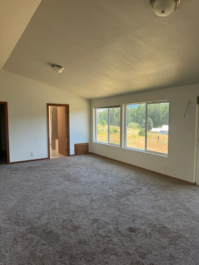 Foto del edificio - Lake views in Cottage Grove!