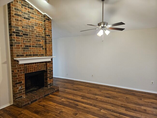 Photo - 1773 Glencairn Ln House