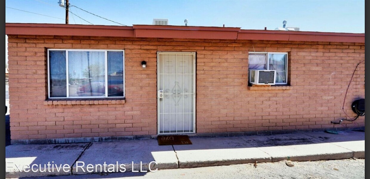2 br, 1 bath House 518 B Boutz Rd House Rental in Las Cruces, NM