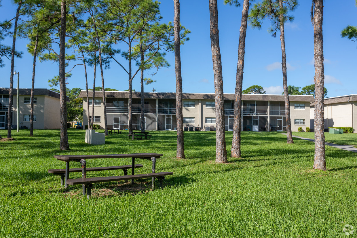 Courtyard views - Country View Garden Homes