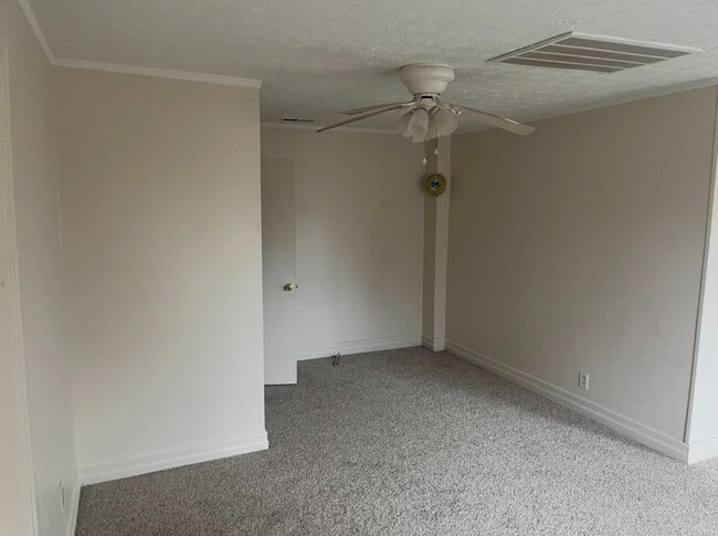 Building Photo - 307 E Park Ave