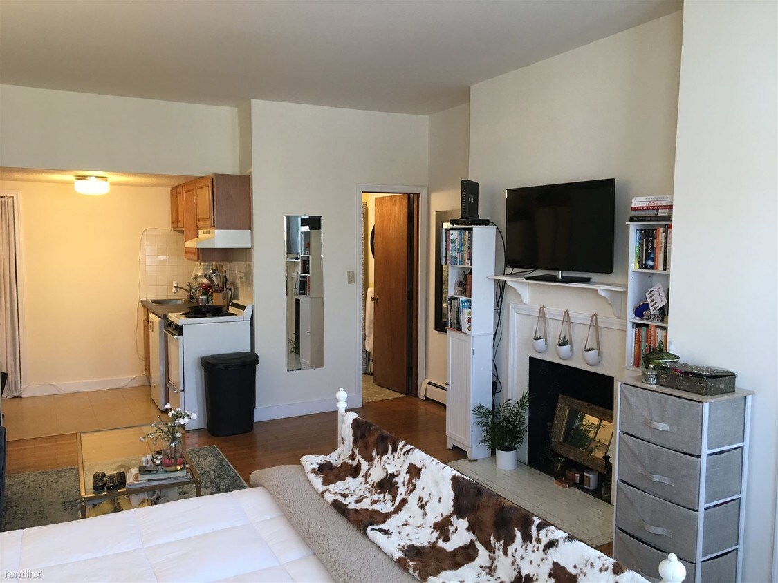 Studio, 1 bath - 901 Beacon St # Private - Studio, 1 bath  - 901 Beacon St # Private