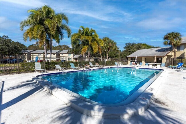 Foto del edificio - 4215 E Bay Dr