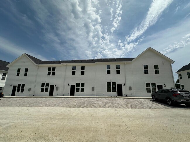 Building Photo - 520 Paragon Mills Rd
