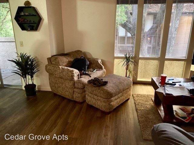 Foto del edificio - 2 br, 1 bath Apartment - 1865 East 8th Street