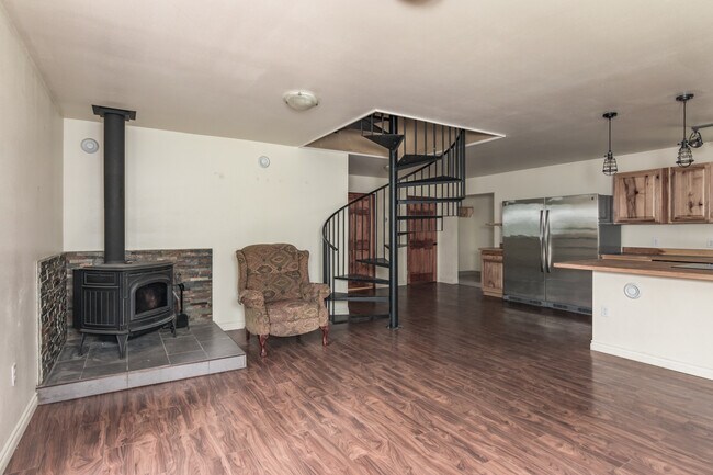 Foto del edificio - Solid 2 Bedroom 2 Bath House With Convenient Location to Eielson AFB