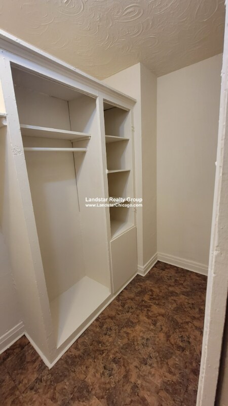 Foto del edificio - 6818 N Wayne Ave