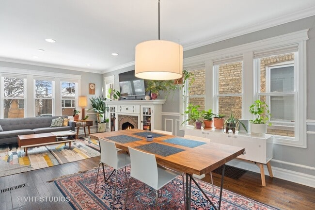 Building Photo - 3018 N Kostner Ave