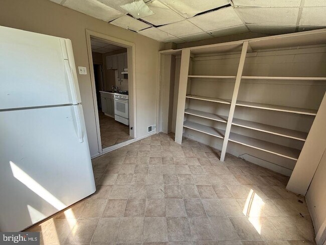 Building Photo - 16 Delsea Dr N